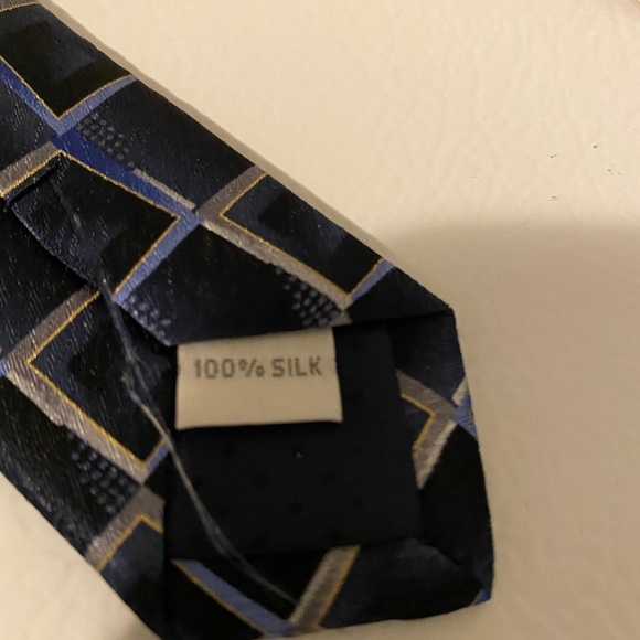 Pierre Cardin 100% Silk - Picture 2 of 4